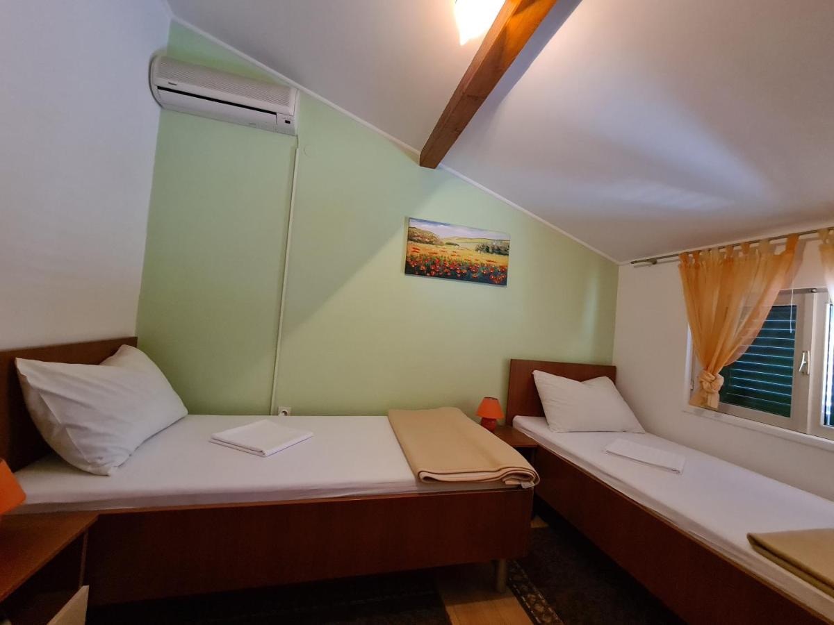 Camp Krka Hotel Lozovac Exterior photo